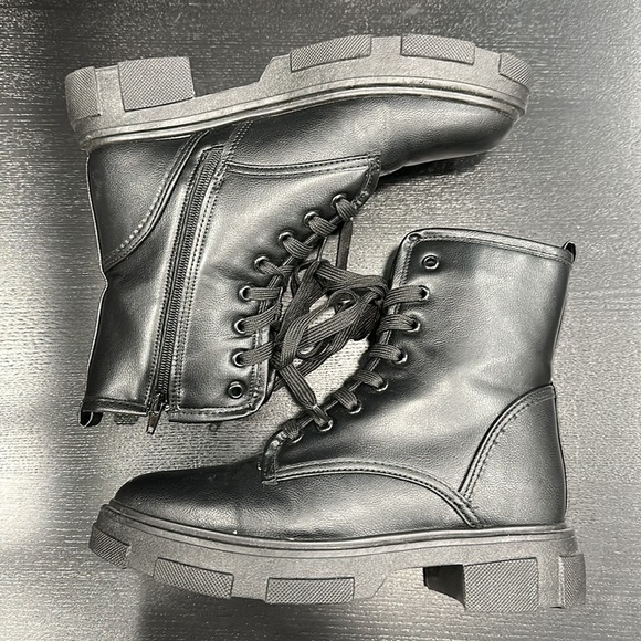 Bamboo Black Lace-Up Boots - 7.5 - Picture 3 of 7